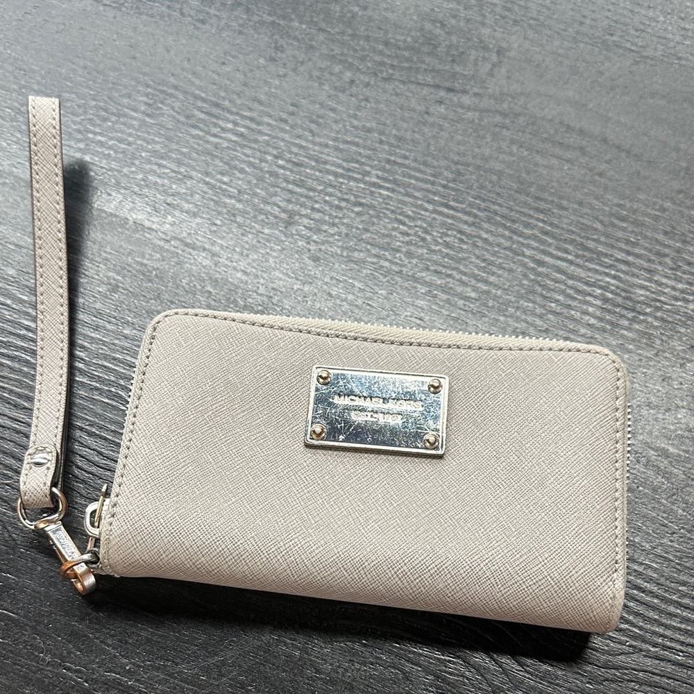 Michael Kors Silver-Tone Plaque Gray Wristlet